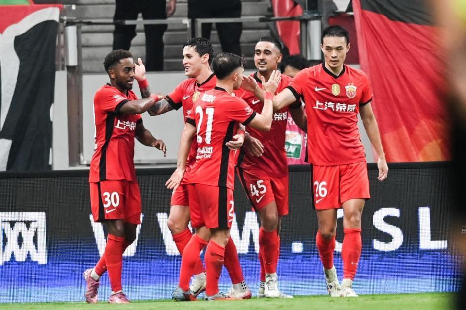 开云app-中超争冠白热化！蓉城3分领先申花，国安落后5分，下轮4队对决