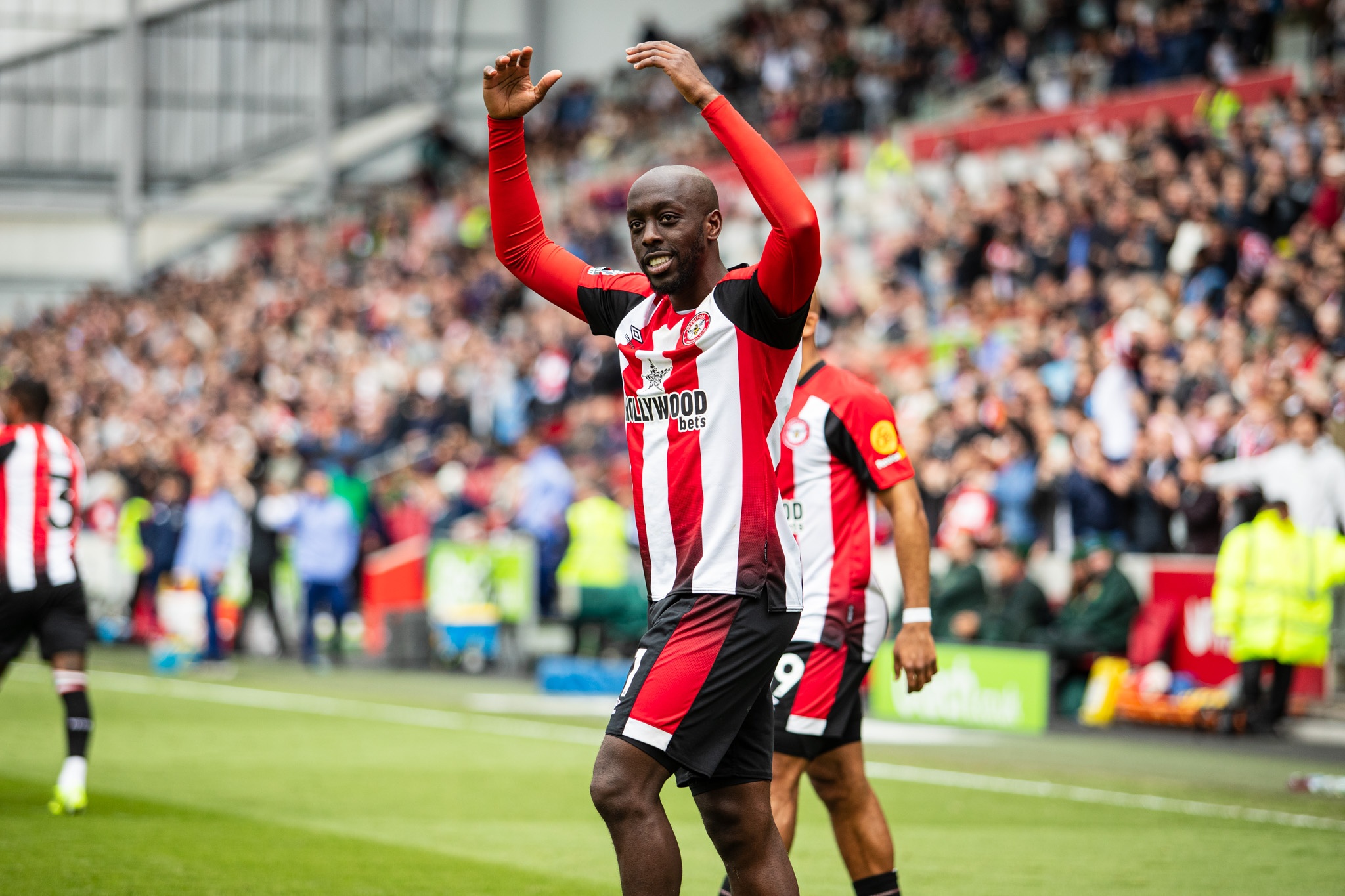 开云app-极限！维萨的转会在截止前30秒才完成，团队成员飞奔找他补签字