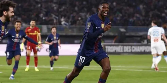 开云-巴黎球星登贝莱现身慈善音乐会献唱，观众高呼金球奖致敬|乌斯曼·登贝莱|法国|巴黎圣日耳曼|里尔|流行乐_新浪体育_新浪新闻