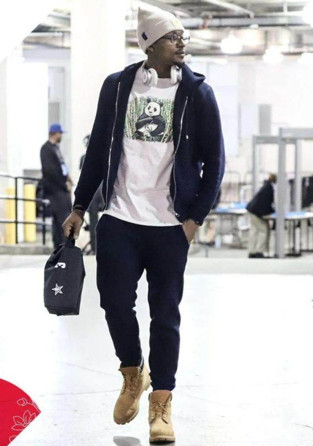 开云体育入口-七尺型男背后的女人！她让灰熊杰克逊越发闪耀