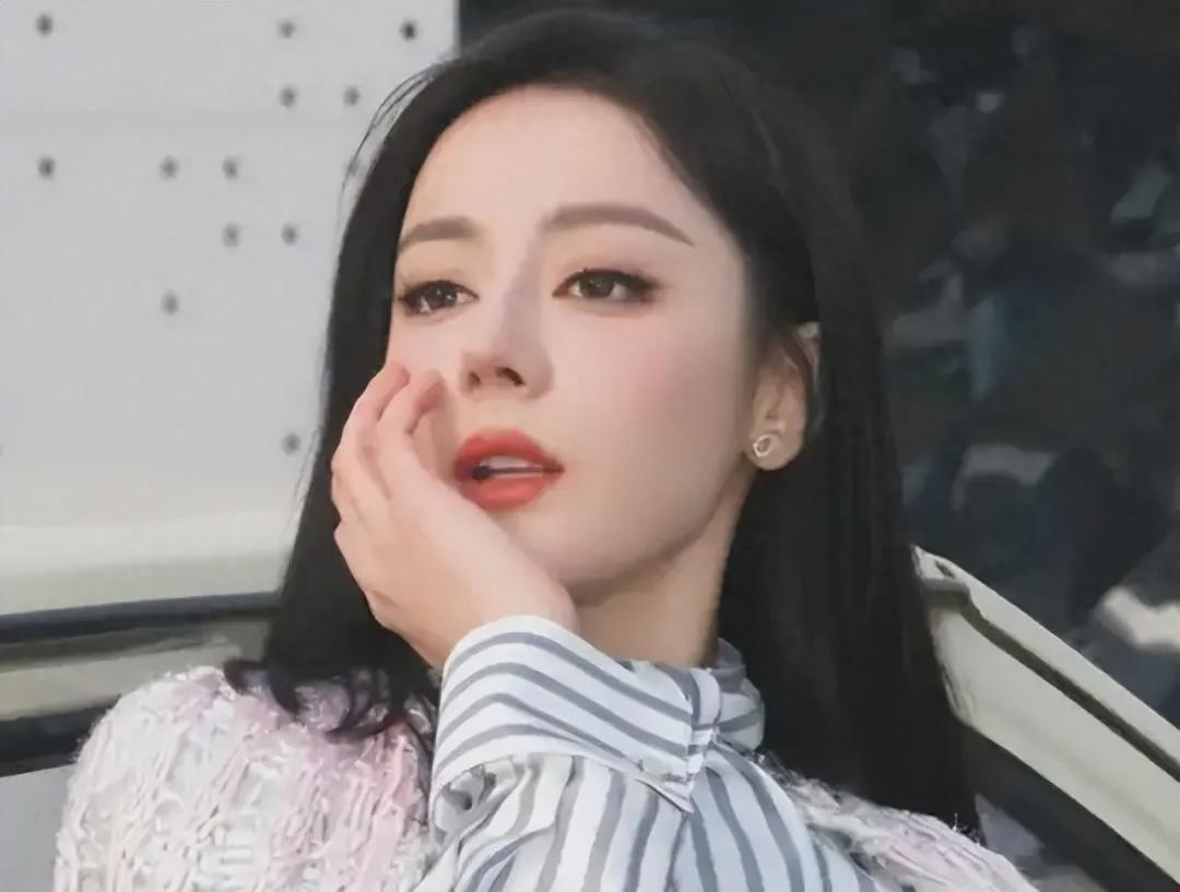 开云-遭鞭打、被迫在尿骚味地道取暖？迪丽热巴爆猛料，滞留仅冰山一角