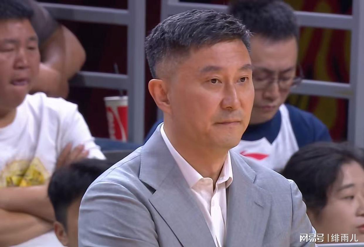 开云体育入口-广东队更衣室内讧？杜锋疑似惨遭“架空”，狂逼朱芳雨换帅！